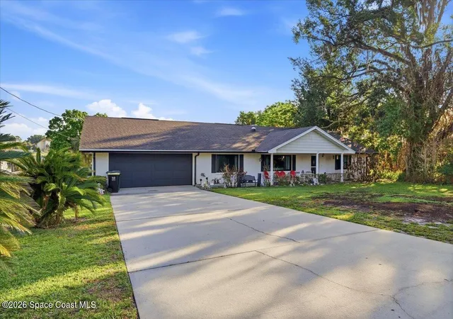 3rd image of 236 W Lake Ina Dr, Winter Haven, FL 33881 | MLS# 1073504