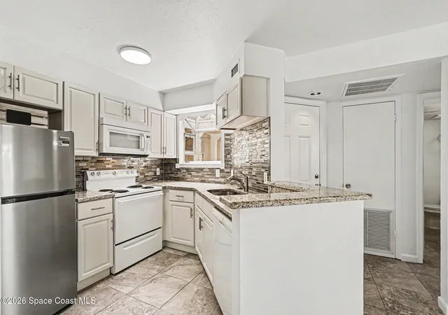 3rd image of 1801 Island Club Dr #577, Melbourne, FL 32903 | MLS# 1073927