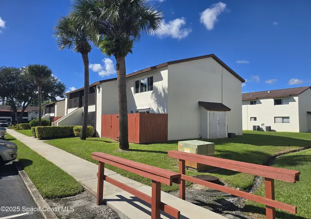 Photo 2 of Sale Pending at 620 Ridge Clb Dr #88, Melbourne, FL 32934 | MLS# 1074093 | Listing updated on 2026-09-18