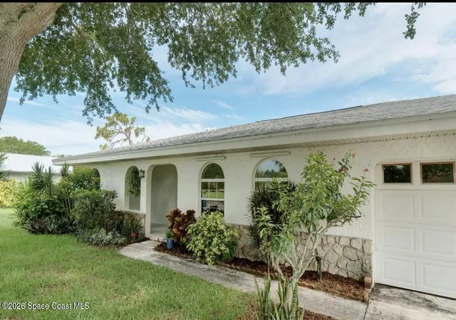 Photo 3 of Single family home for sale at 2550 Bernice Ct, Melbourne, FL 32935 | MLS# 1074175 | Listing updated on 2026-08-29