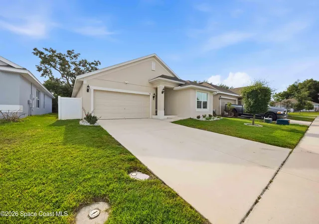 Homes for sale in Winter Haven, FL | 256 Krenson Bay Loop, Winter Haven, FL 33881 | MLS# 1075052