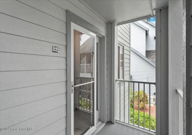 Listing Photo 5 - Condo for sale in building located at 575 Shadow Wood Ln, Titusville, FL 32780 - Unit #221