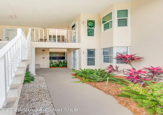 Homes for sale in Vero Beach, FL | 361 N Grove Isle Cir, Vero Beach, FL 32962 | MLS# 1077424