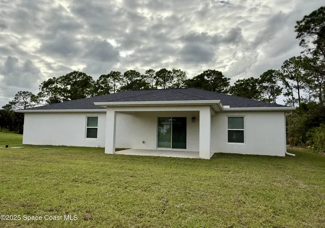 Photo 2 of Sale Pending at 581 Toynbee Rd Sw, Palm Bay, FL 32908 | MLS# 1075255 | Listing updated on 2026-05-09