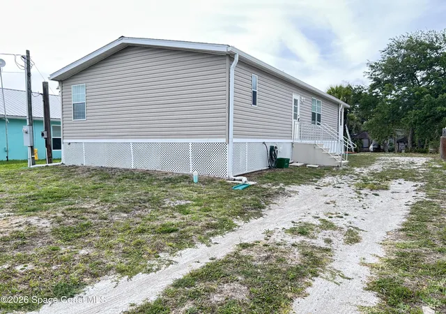 Homes for sale in Edgewater, FL | 117 Lewis St, Edgewater, FL 32141 | MLS# 1075943