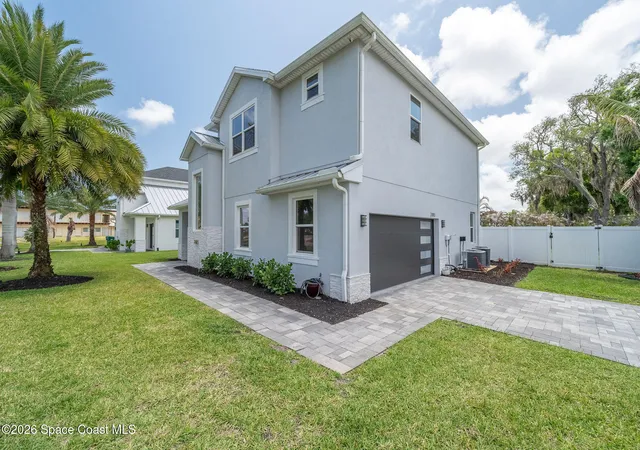 Photo 3 of Single family home for sale at 2093 Greenway Dr, Melbourne, FL 32901 | MLS# 1076065 | Listing updated on 2026-09-03