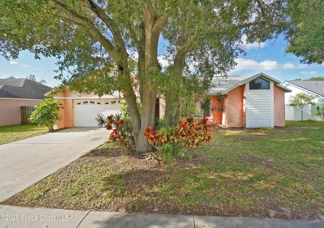 Photo 1 of Single family home for sale at 385 Island Oaks Pl, Merritt Island, FL 32953 | MLS# 1076448 | Listing updated on 2026-09-22