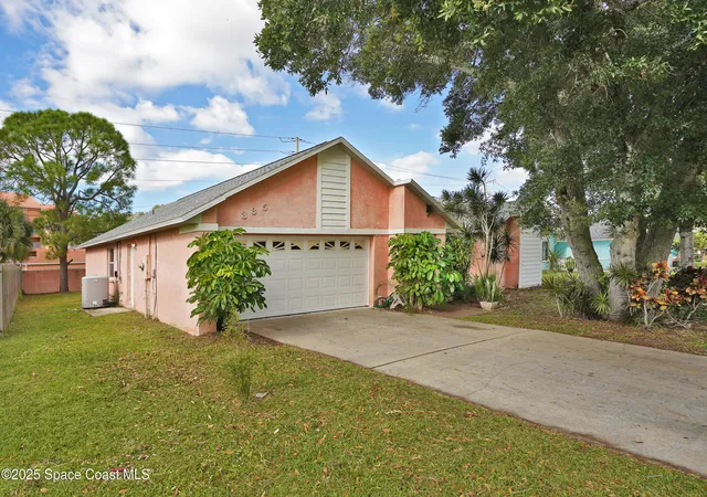 Photo 2 of Single family home for sale at 385 Island Oaks Pl, Merritt Island, FL 32953 | MLS# 1076448 | Listing updated on 2026-09-22