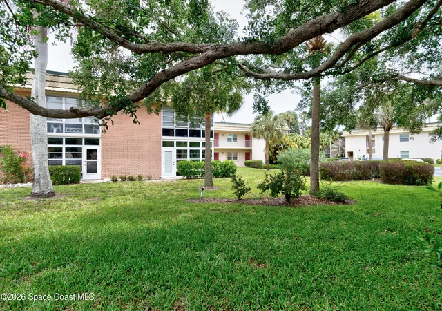 Photo 1 of Condo for sale at 5 Vista Gdns Trl #202, Vero Beach, FL 32962 | MLS# 1076956 | Listing updated on 2026-05-25