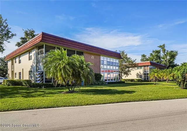 Homes for sale in Vero Beach, FL | 21 Pine Arbor Ln #104, Vero Beach, FL 32962 | MLS# 1077255
