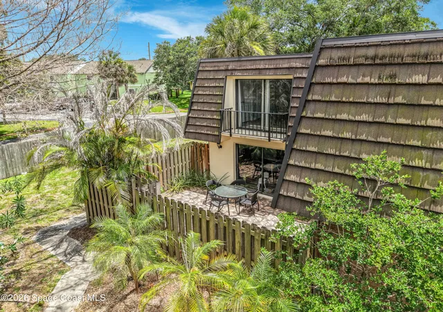 1st image of 3913 Vista Oaks Cir Ne, Palm Bay, FL 32905 | MLS# 1077914