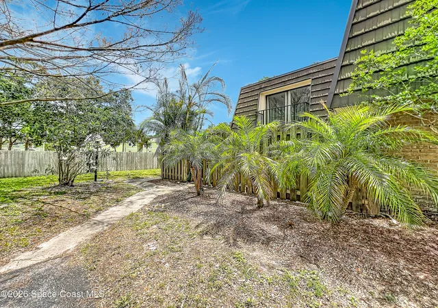 2nd image of 3913 Vista Oaks Cir Ne, Palm Bay, FL 32905 | MLS# 1077914