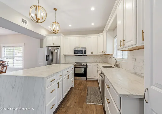 3rd image of 2152 Blue Iris Pl, Longwood, FL 32779 | MLS# 1077905