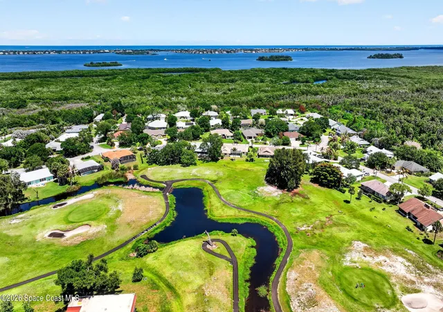 Homes for sale in Vero Beach, FL | 19 Pine Arbor Lane, Vero Beach, FL 32962 | Houzeo