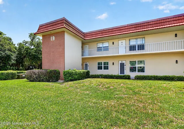 Homes for sale in Vero Beach, FL | 19 Pine Arbor Ln #107, Vero Beach, FL 32962 | MLS# 1078088