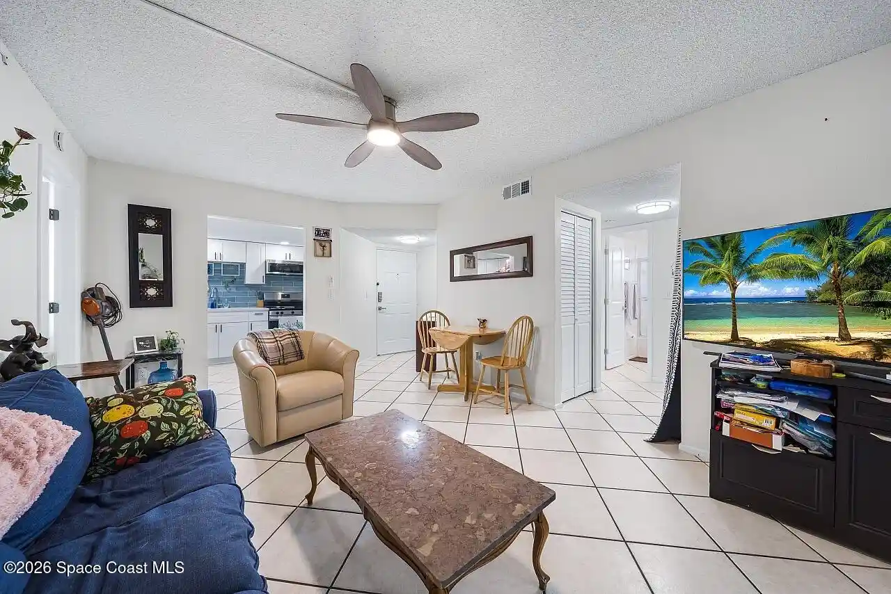 Listing Photo 2 - Condo for sale in 1507 Se Royal Grn Cir located at 1507 Se Royal Grn Cir, Port St. Lucie, FL 34952 - Unit #102