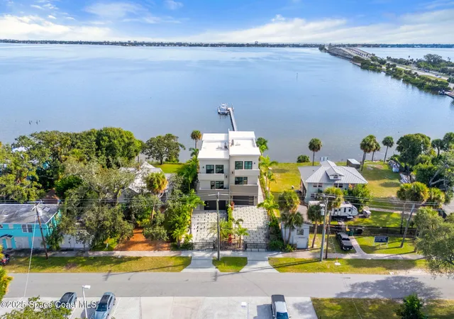 Photo 3 of Mansion for sale at 1807, 1809 Riverview Dr, Melbourne, FL 32901 | MLS# 1078452 | Listing updated on 2026-09-24