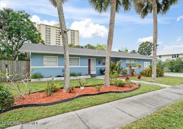 Photo 2 of Single family home for sale at 637 E Lincoln Ave, Melbourne, FL 32901 | MLS# 1079320 | Listing updated on 2026-07-28