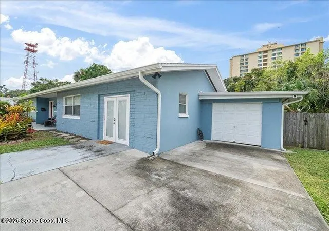 Photo 3 of Single family home for sale at 637 E Lincoln Ave, Melbourne, FL 32901 | MLS# 1079320 | Listing updated on 2026-07-28