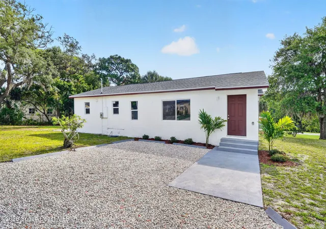 Photo 2 of Single family home for sale at 2343 Grant St, Melbourne, FL 32901 | MLS# 1078804 | Listing updated on 2026-08-01