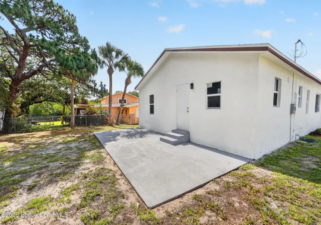 Photo 4 of Single family home for sale at 2343 Grant St, Melbourne, FL 32901 | MLS# 1078804 | Listing updated on 2026-08-01