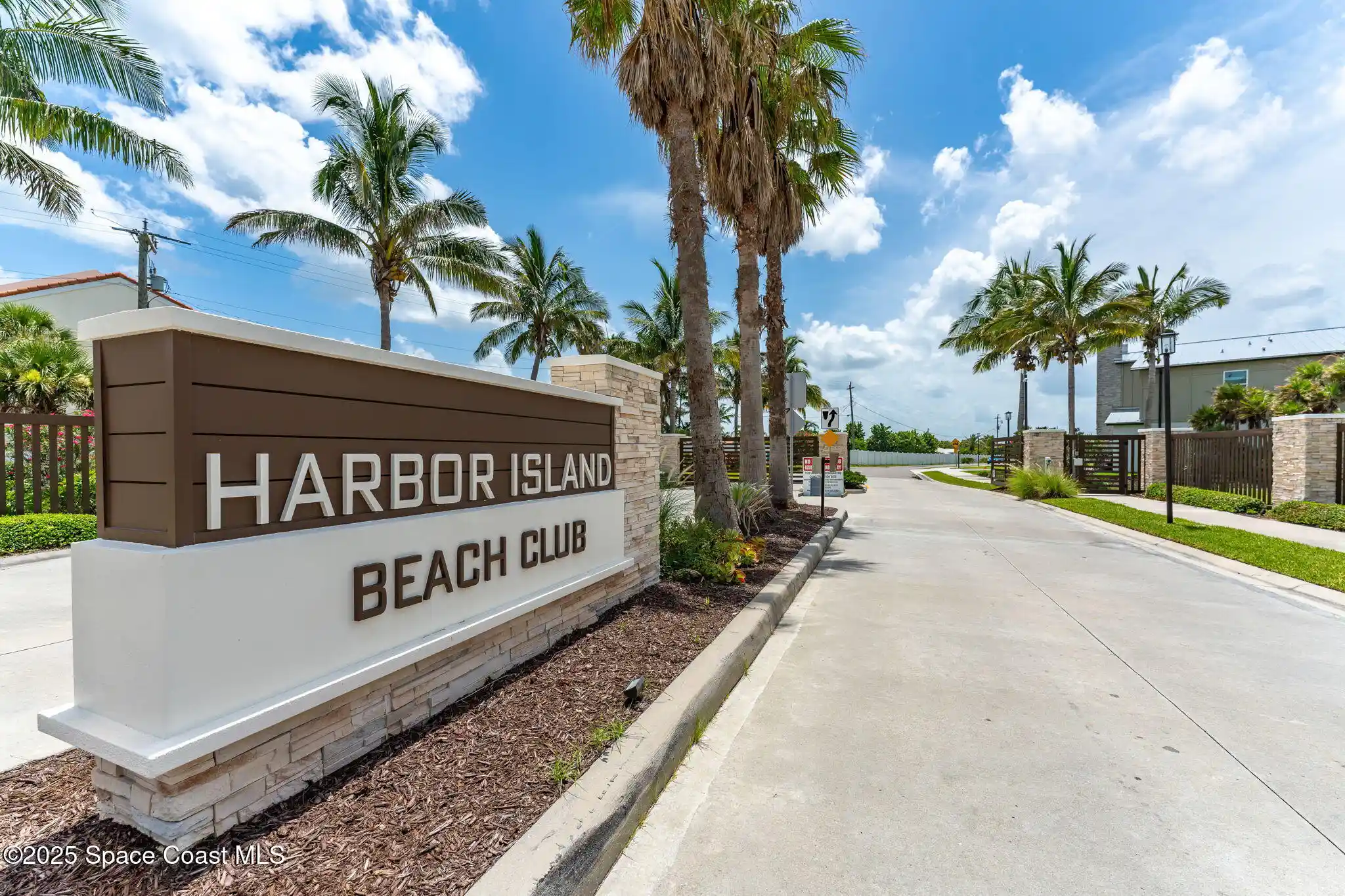 Listing Photo 2 - Condo for sale in 3031 Hafen Ln located at 3031 Hafen Ln, Melbourne Beach, FL 32951 - Unit #407