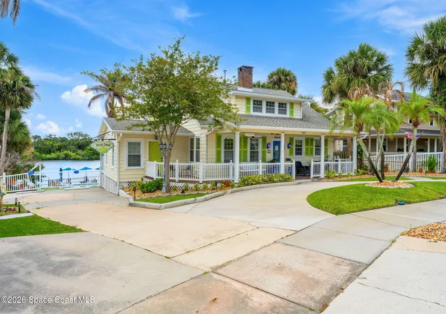 Photo 3 of Single family home for sale at 907 E Melbourne Ave, Melbourne, FL 32901 | MLS# 1079304 | Listing updated on 2026-08-20