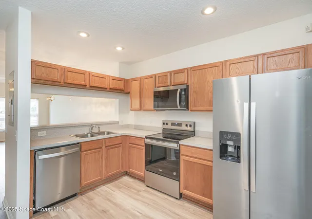 Photo 4 of Sale Pending at 1422 Hampton Park Ln, Melbourne, FL 32940 | MLS# 1079221 | Listing updated on 2026-09-08