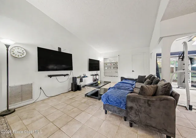 3rd image of 2008 Houndslake Dr, Winter Park, FL 32792 | MLS# 1080063