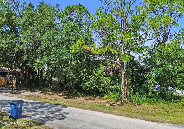 Photo 3 of Sale Pending at 1806 Andover St Nw, Palm Bay, FL 32907 | MLS# 1080245 | Listing updated on 2026-07-31