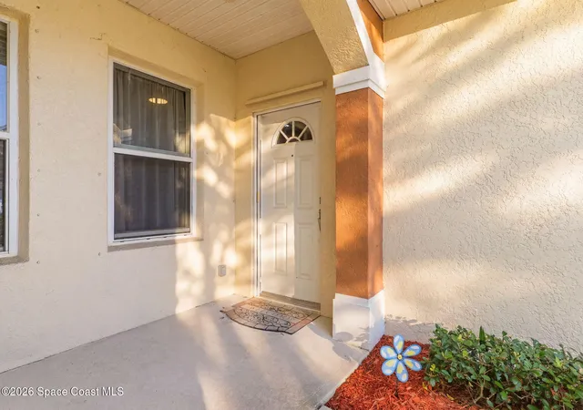 Listing Photo 4 - Condo for sale in building located at 1045 Venetian Dr, West Melbourne, FL 32904 - Unit #102