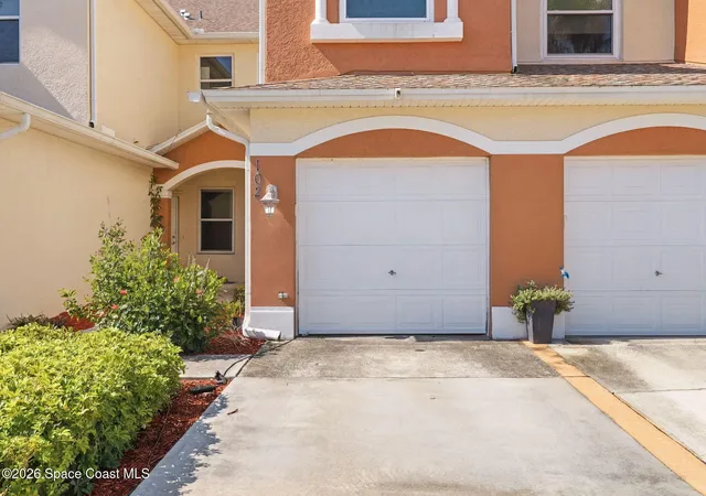 Listing Photo 5 - Condo for sale in building located at 1045 Venetian Dr, West Melbourne, FL 32904 - Unit #102
