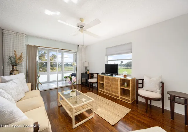 Homes for sale in Vero Beach, FL | 40 Vista Gardens Trl #201, Vero Beach, FL 32962 | MLS# 1080807