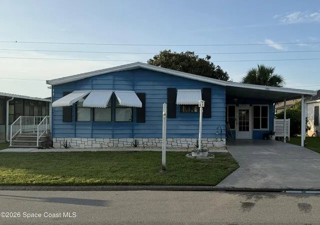 Homes for sale in Barefoot Bay, FL | 730 Periwinkle Cir, Barefoot Bay, FL 32976 | MLS# 1081101