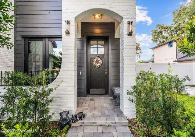 Photo 2 of Mansion for sale at 1605 Jessamine Ave, Orlando, FL 32806 | MLS# 1081182 | Listing updated on 2026-08-21
