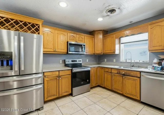 10th image of 565 Teakwood Ave, Satellite Beach, FL 32937 | MLS# 1082043
