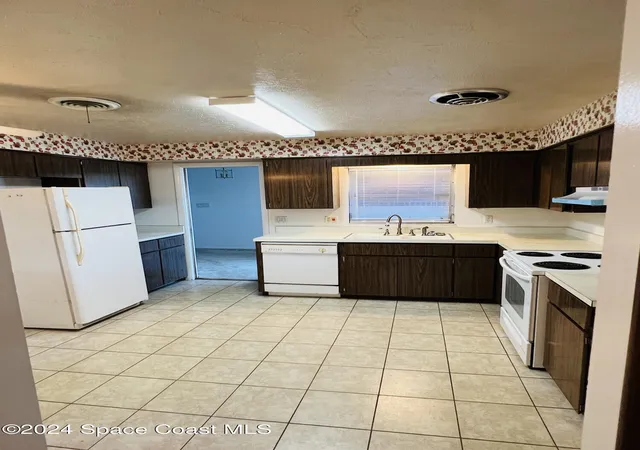 Homes for sale in Merritt Island, FL | 355 Bel Aire Dr S, Merritt Island, FL 32952 | MLS# 1081677