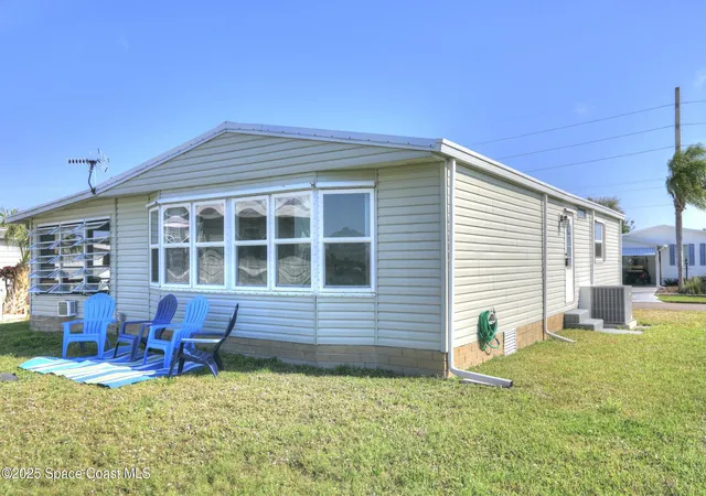 Photo 4 of Manufactured home for sale at 7622 Great Bear Lake Dr #30, Sebastian, FL 32976 | MLS# 1081958 | Listing updated on 2026-08-16