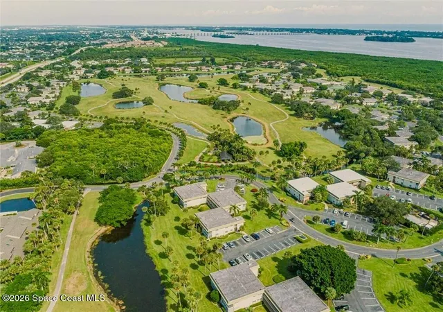 Listing Photo 2 - Condo for sale in building located at 28 Vis Gdns Trl, Vero Beach, FL 32962 - Unit #105