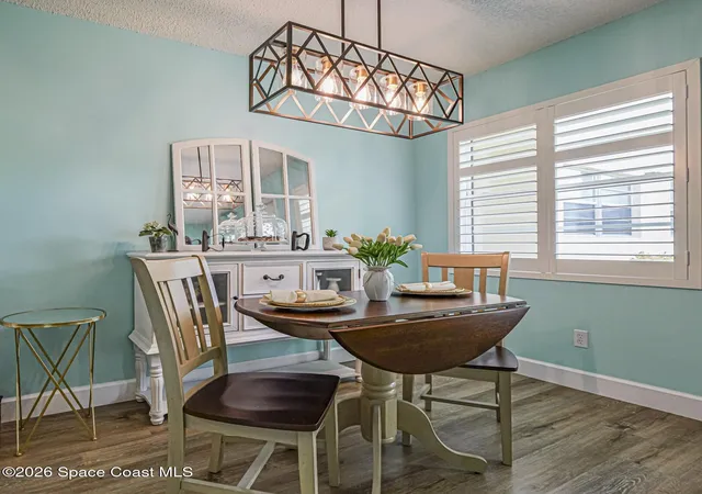 Listing Photo 5 - Condo for sale in building located at 28 Vis Gdns Trl, Vero Beach, FL 32962 - Unit #105