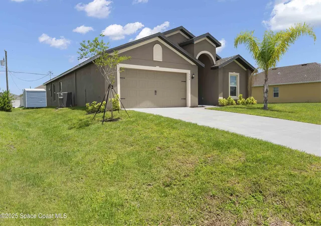 Photo 3 of Sale Pending at 539 Hamwood St Sw, Palm Bay, FL 32908 | MLS# 1082075 | Listing updated on 2026-08-26