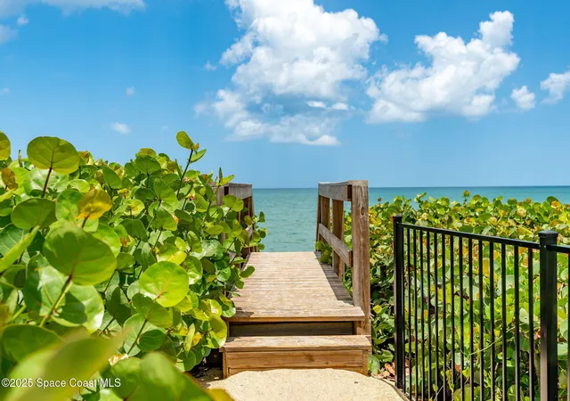 4th image of 3051 Hafen Ln #404, Melbourne Beach, FL 32951 | MLS# 1082235