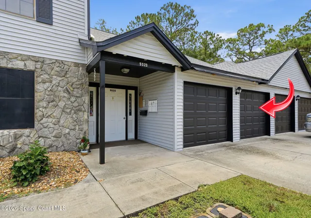 Listing Photo 2 - Condo for sale in building located at 9020 York Ln, West Melbourne, FL 32904 - Unit #10h