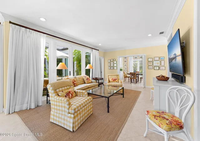 Photo 4 of Sale Pending at 625 Riomar Dr, Vero Beach, FL 32963 | MLS# 1085695 | Listing updated on 2026-09-21