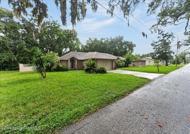 Photo 2 of Sale Pending at 344 N Frederick Ave, Daytona Beach, FL 32114 | MLS# 1084202 | Listing updated on 2026-09-17