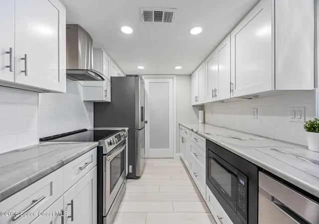 Listing Photo 5 - Condo for sale in building located at 877 N Hwy A1A, Indialantic, FL 32903 - Unit #406