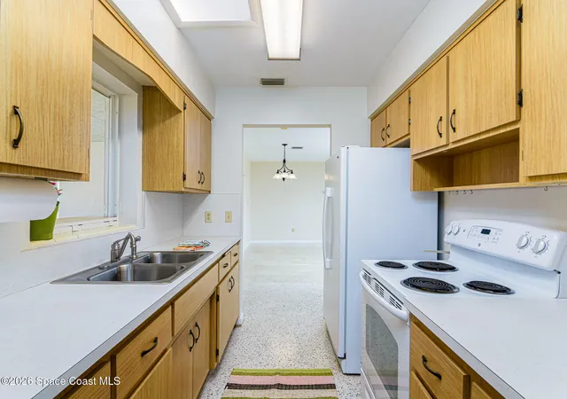 2nd image of 404 Bunker St, Melbourne, FL 32901 | MLS# 1085524