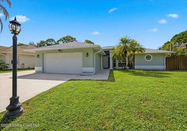 Photo 1 of Single family home for sale at 402 Concha Dr, Sebastian, FL 32958 | MLS# 1085714 | Listing updated on 2026-09-06