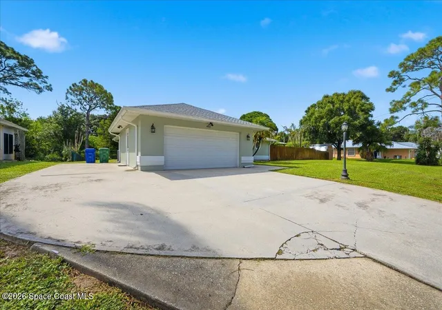 Photo 4 of Single family home for sale at 402 Concha Dr, Sebastian, FL 32958 | MLS# 1085714 | Listing updated on 2026-09-06