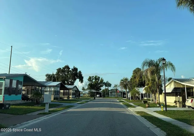 5th image of 36435 Bonney Dr, Zephyrhills, FL 33541 | MLS# 1085629
